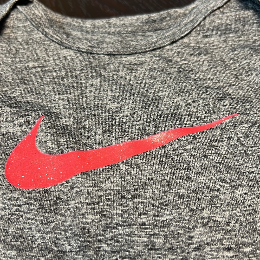 ‎Nike - Picture 3 of 6
